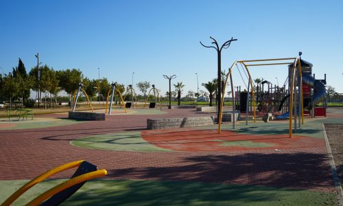 La zona infantil del parque de avenida de los Deportes contará con un entoldado