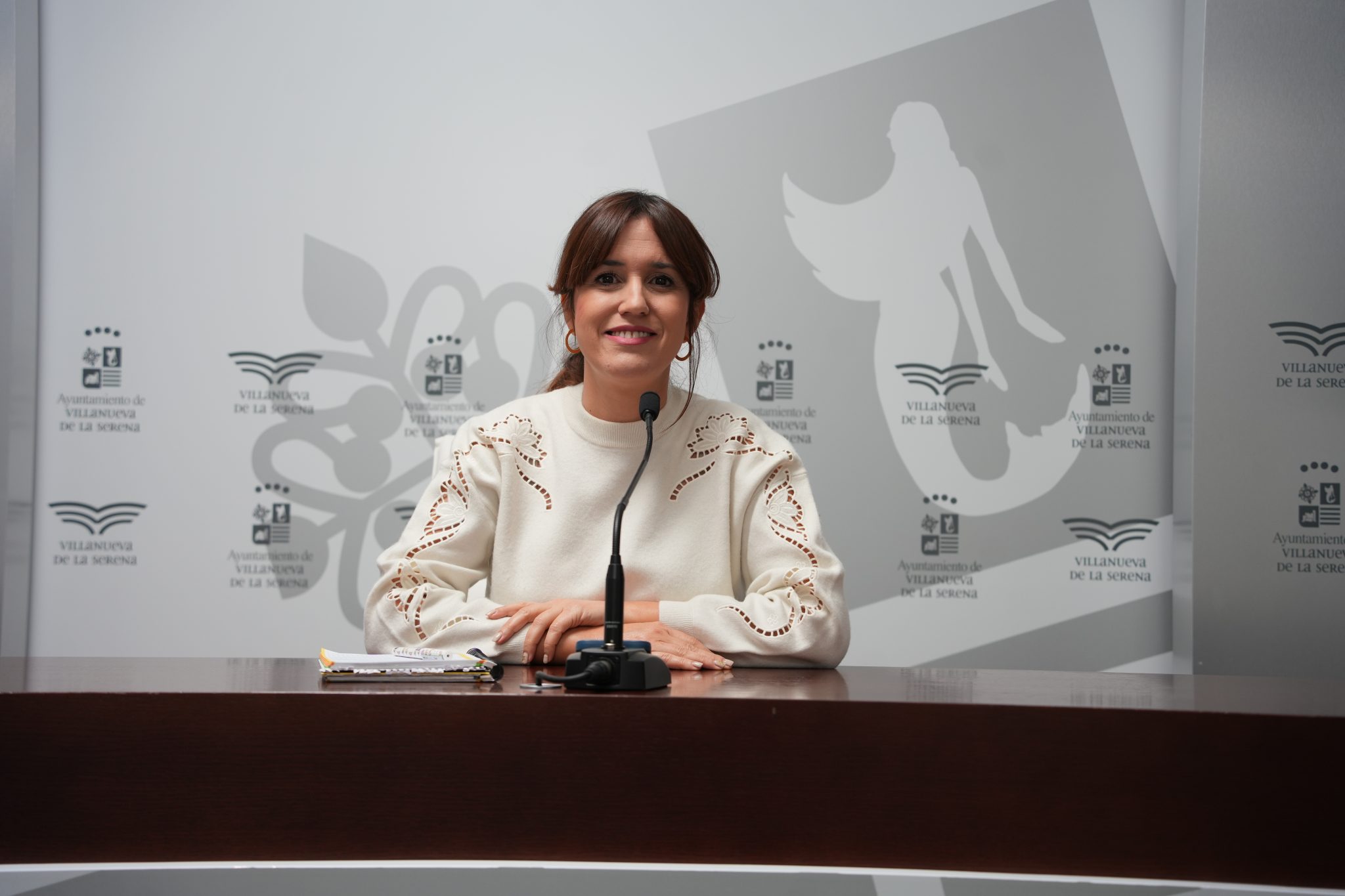 Adjudicado el contrato para construcción de la cubierta de las gradas del campo de césped artificial de la calle Portugal