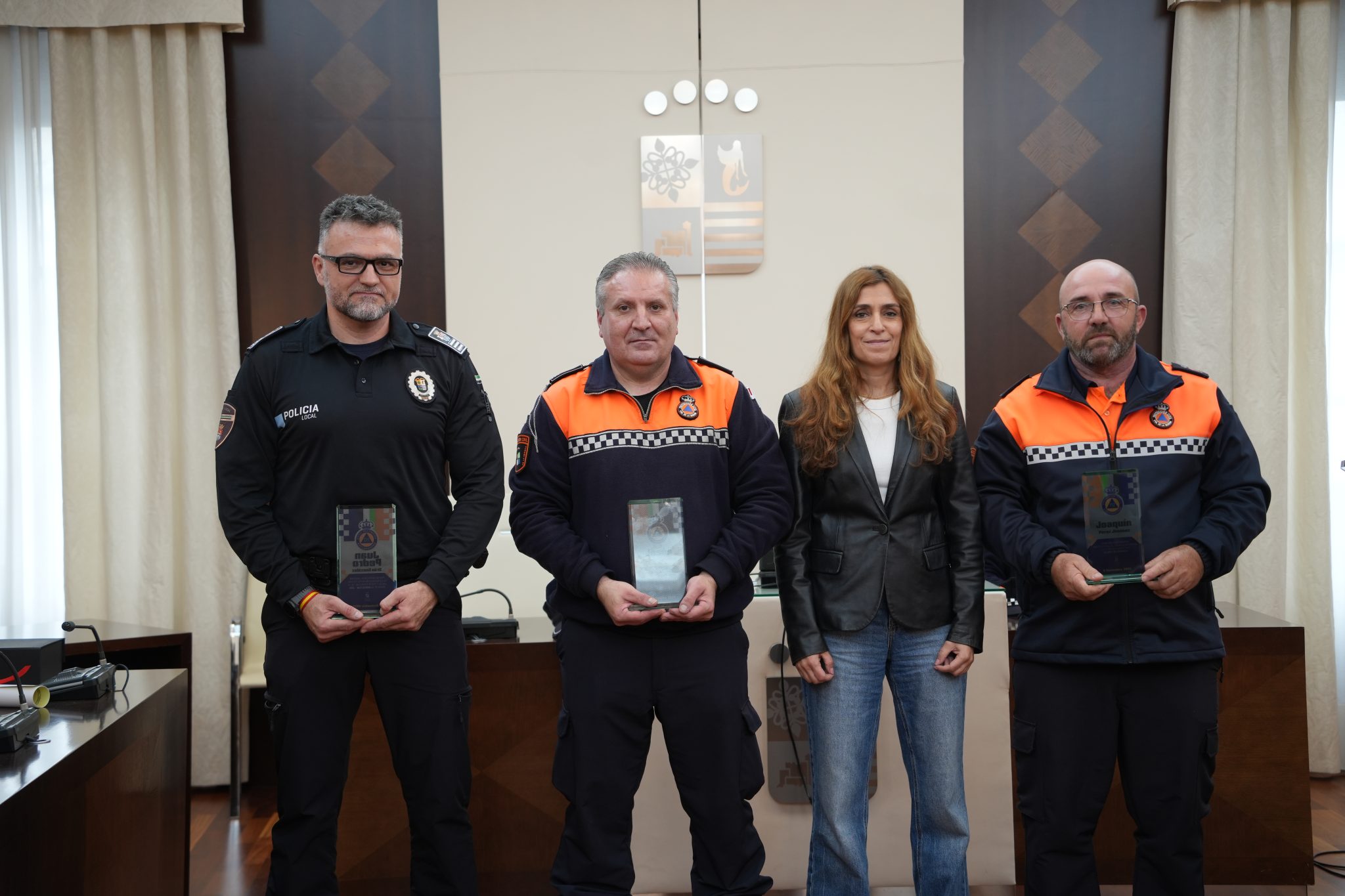 Jesús Pajuelo, Joaquín Pérez y la Policía Local de Villanueva de la Serena, galardonados en el Día de la Protección Civil