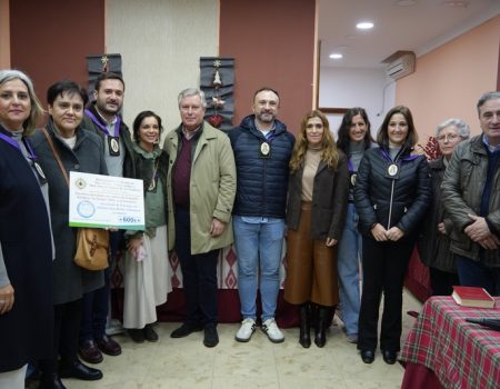 La alcaldesa Ana Belén Fernández asiste a la bendición del rastrillo solidario “La Guapa”