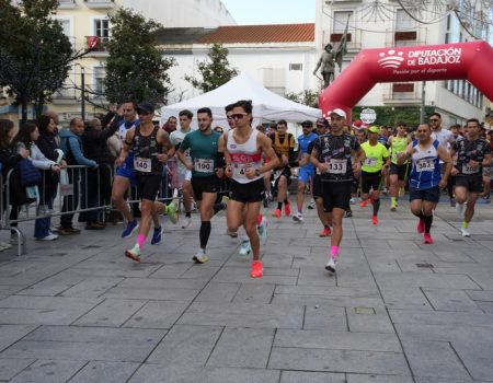 Alrededor de 800 personas participan en la décimo cuarta edición de la Carrera Solidaria de Navidad