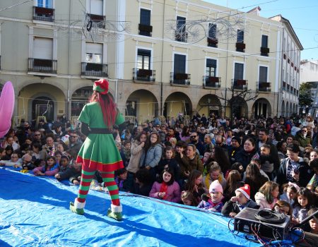 Los más pequeños dan la bienvenida al 2026 en la Nochevieja infantil