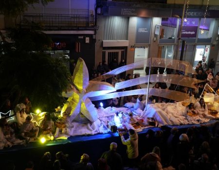 La magia y la ilusión llena las calles de la ciudad con la gran cabalgata de los Reyes Magos de Oriente