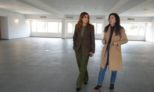 La alcaldesa Ana Belén Fernández visita el que será el salón de baile para los mayores