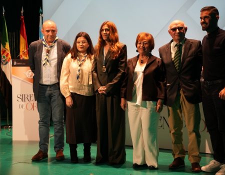 La Comisión Lectora del Premio Felipe Trigo, el Grupo Scout 208 Pedro de Valdivia y Ángel Pajuelo, reciben el galardón “Sirena de Oro”