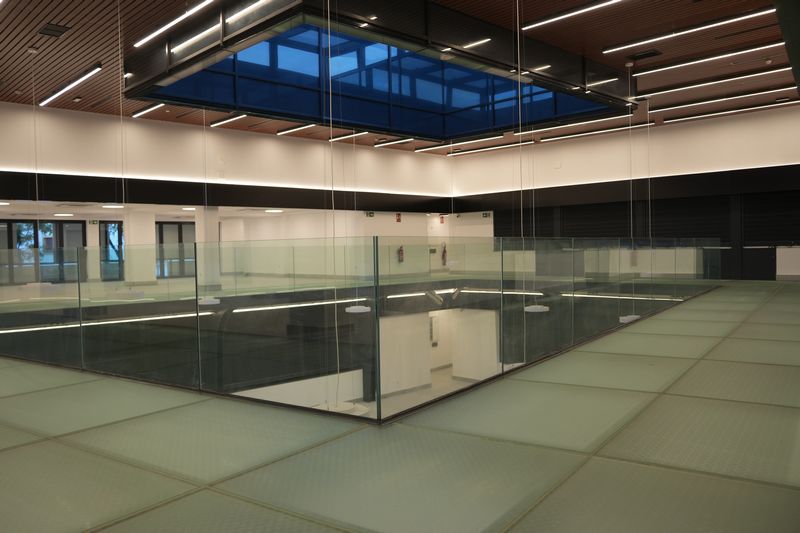 El Pleno acuerda por unanimidad modificar el reglamento del mercado de abastos para que se puedan solicitar más de tres puestos