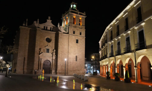 Villanueva de la Serena se ilumina de naranja con motivo del Día Mundial del Riñón