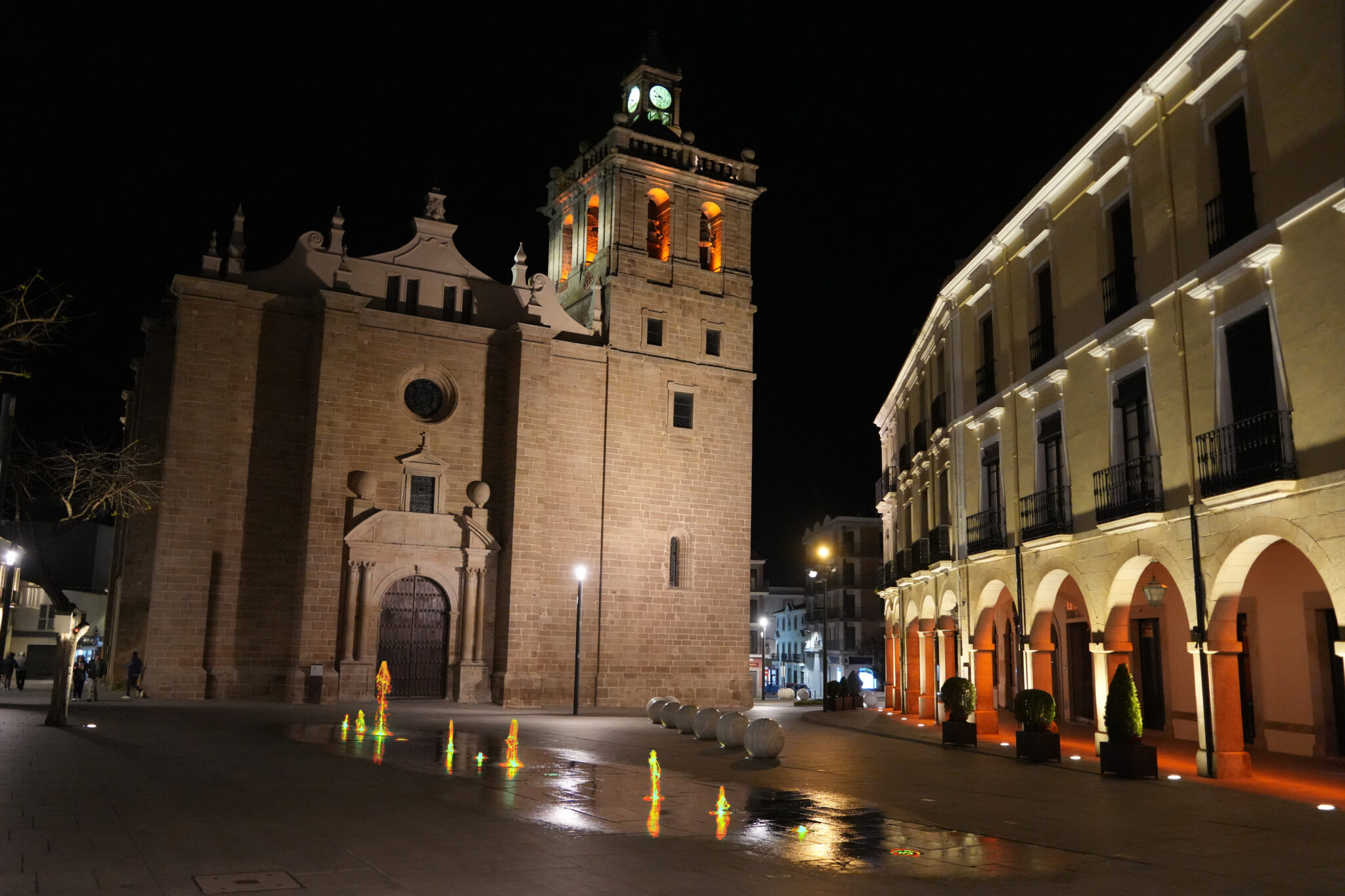 Villanueva de la Serena se ilumina de naranja con motivo del Día Mundial del Riñón