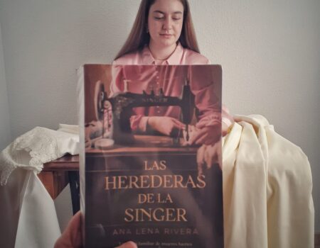 Sara Nieto Fernández gana la sexta edición del concurso “Bookface” con motivo del Día del Libro