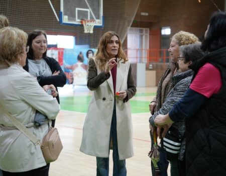 La alcaldesa Ana Belén Fernández comparte la actividad inaugural de la Semana del Párkinson