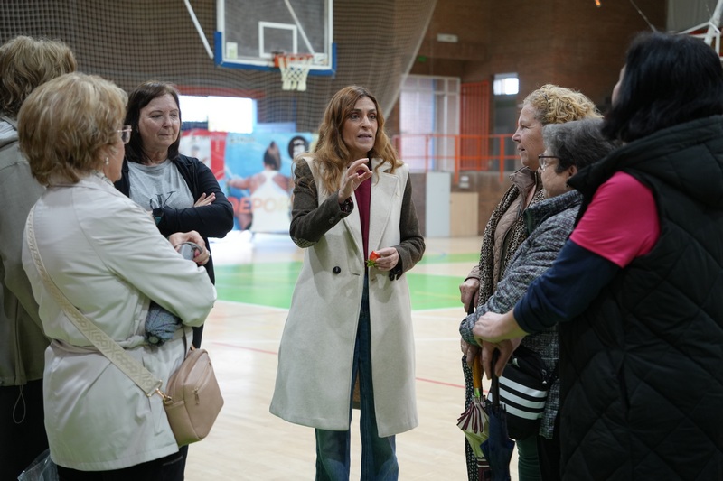 La alcaldesa Ana Belén Fernández comparte la actividad inaugural de la Semana del Párkinson