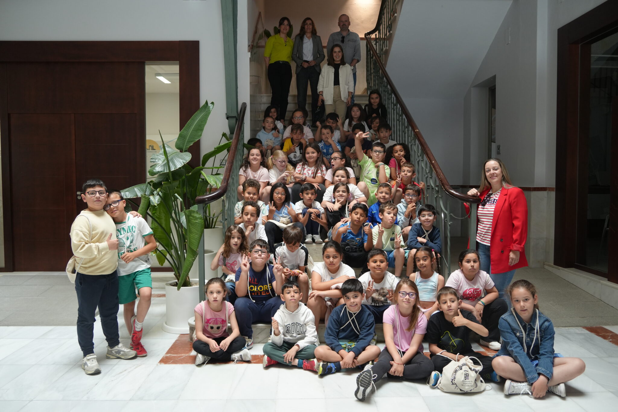 Un total de 50 alumnos de 2º de Primaria del CEIP Santiago Apóstol visitan el Ayuntamiento para conocer su funcionamiento