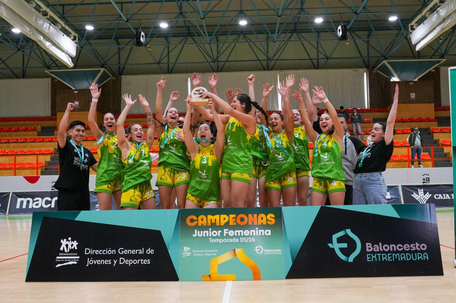 Los equipos Al-Qázeres femenino y CBA Spain masculino ganadores del Campeonato de Extremadura celebrado en Villanueva de la Serena
