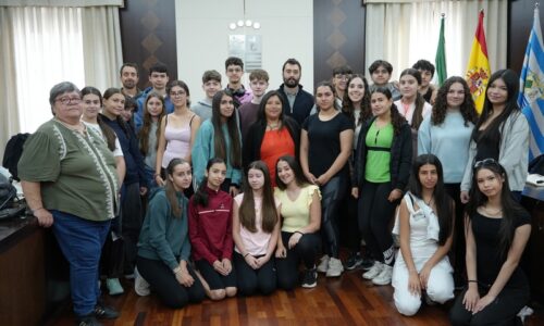Un grupo de 14 alumnos franceses visitan el Ayuntamiento