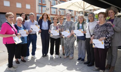La alcaldesa Ana Belén Fernández asiste a la clausura del taller de memoria