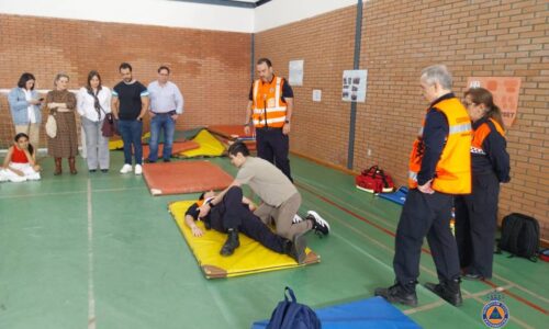 Protección Civil enseña técnicas de RCP y la utilización del DESA a alumnos del instituto San José