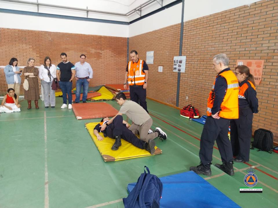 Protección Civil enseña técnicas de RCP y la utilización del DESA a alumnos del instituto San José