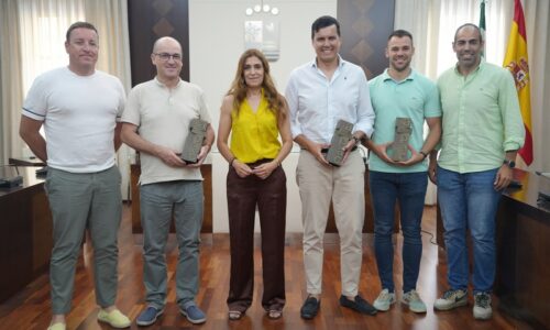 La alcaldesa Ana Belén Fernández recibe a los ganadores de la XIX Gala del Autónomo y la Empresa Villanovense