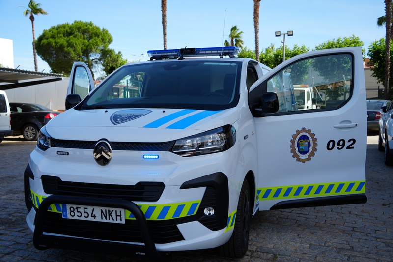 La Unidad Canina de la Policía Local cuenta con su propio vehículo