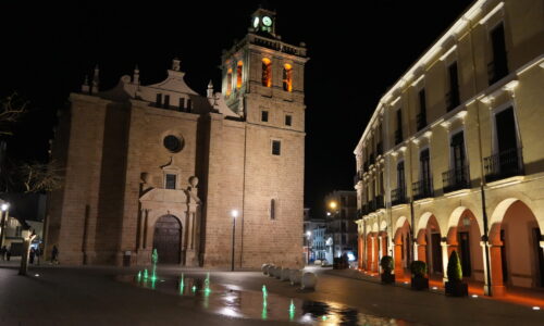 Villanueva de la Serena se ilumina de verde para visibilizar el Síndrome por Deficiencia del Gen CDKL5
