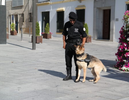 Exhibiciones de unidades caninas de Policía local en el parque canino del canal