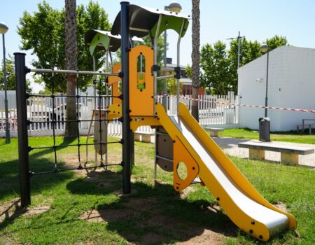 Se ultiman los trabajos de mejora y sustitución de equipamientos de algunos parques infantiles