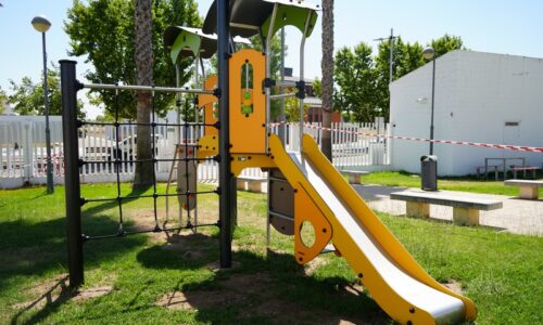 Se ultiman los trabajos de mejora y sustitución de equipamientos de algunos parques infantiles