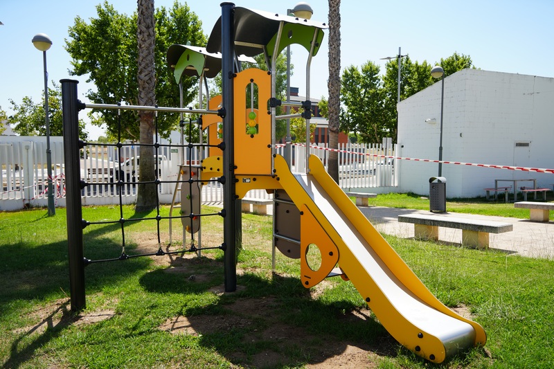 Se ultiman los trabajos de mejora y sustitución de equipamientos de algunos parques infantiles