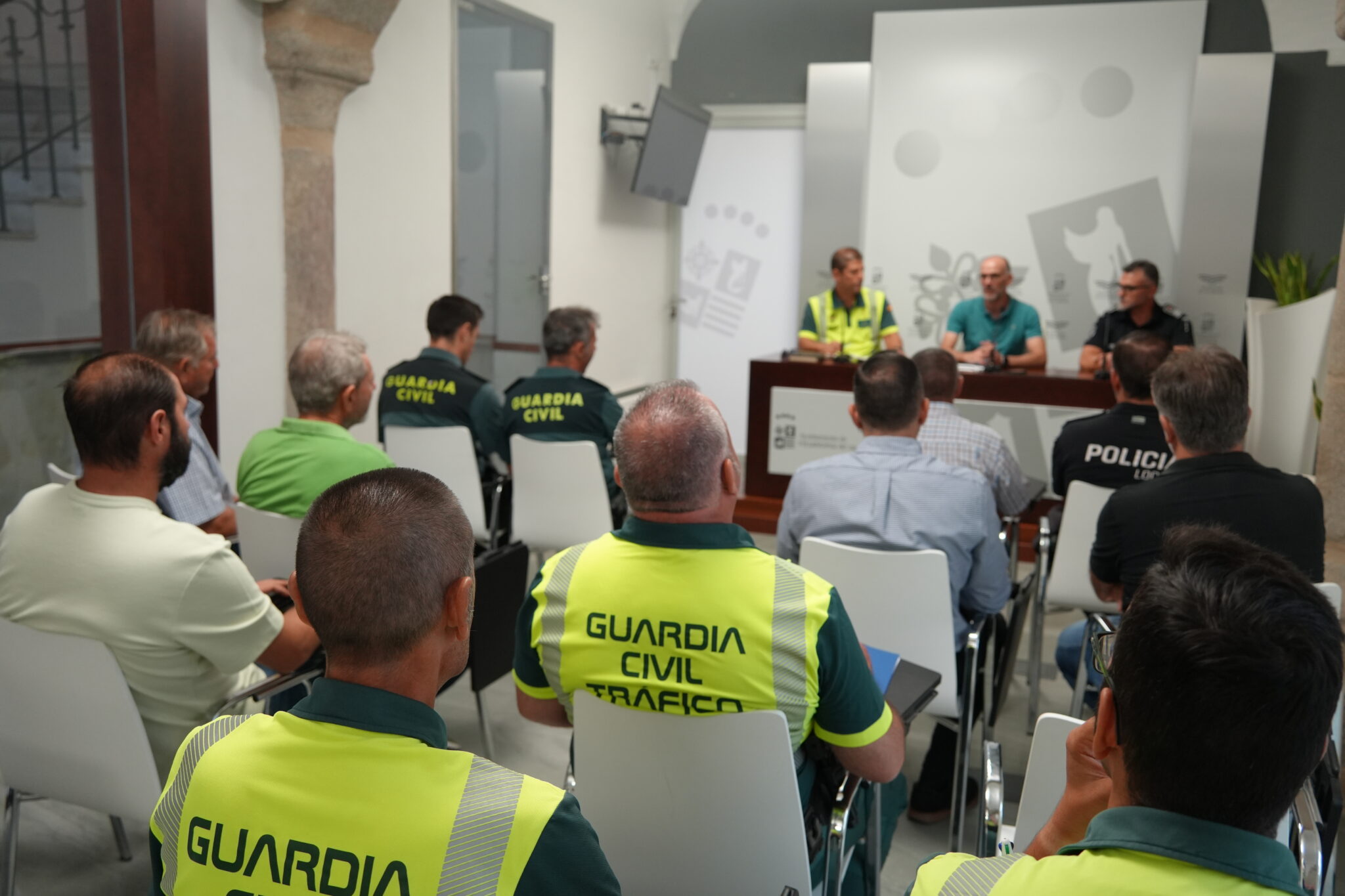 La concejalía de Agricultura y las Fuerzas de Seguridad se reúnen para coordinar las próximas campañas agrícolas