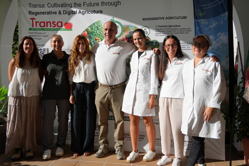 La alcaldesa Ana Belén Fernández visita la empresa Transa en plena campaña del tomate