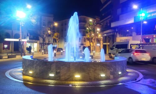 Villanueva de la Serena se ilumina de azul y verde por el Día Mundial de la Retina