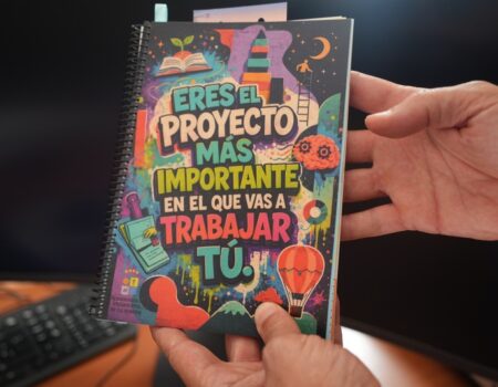 Un total de 350 agendas escolares se reparten entre el alumnado de 3ºESO