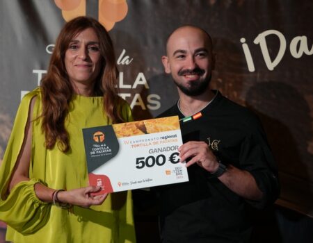 Daniel García, del restaurante Hotel Cortijo Santa Cruz, ganador del cuarto Campeonato de Tortilla de Patatas de Extremadura