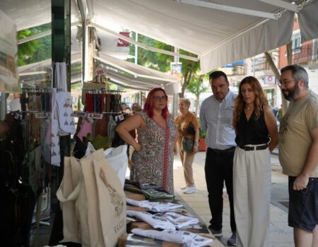 La alcaldesa Ana Belén Fernández visita a las empresas participantes de la campaña “Comercio Villanueva en la calle”
