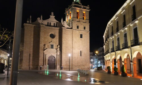Villanueva de la Serena se ilumina de verde con motivo del Día Internacional del Cáncer de Hígado
