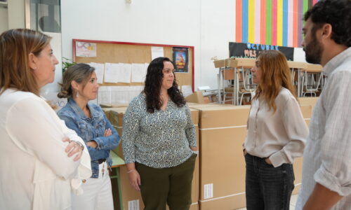 La alcaldesa finaliza en el Cruz del Río la visita a los centros escolares