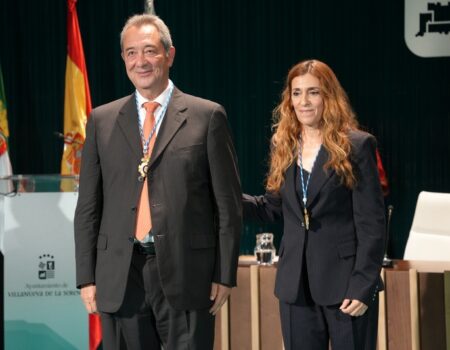 El empresario Atanasio Naranjo Hidalgo recibe la Medalla de Villanueva de la Serena