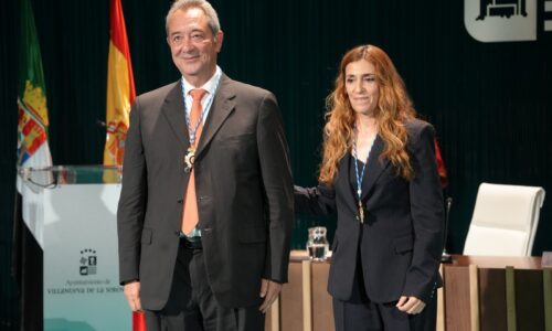 El empresario Atanasio Naranjo Hidalgo recibe la Medalla de Villanueva de la Serena